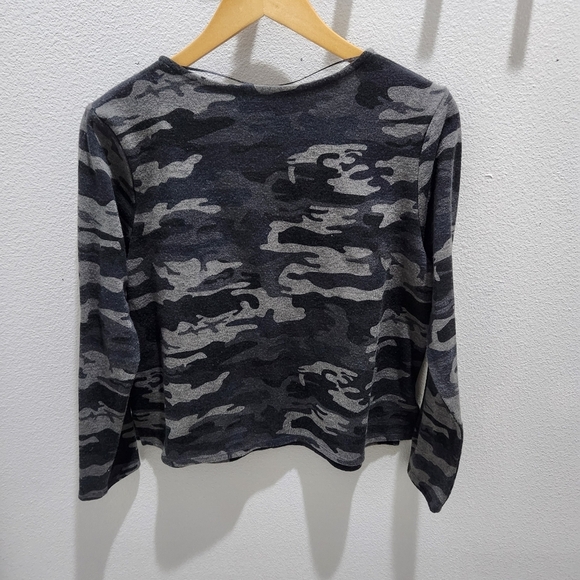 Sanctuary Women's Camo‎ Cropped Sweater Long Sleeve Grey Black Pocket V Neck L/P - Picture 3 of 6
